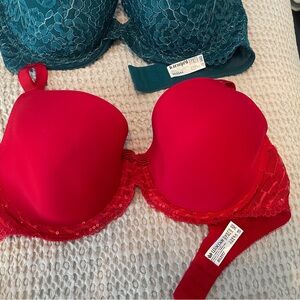 Wacoal and B’Tempted set of 2 bras 34DD